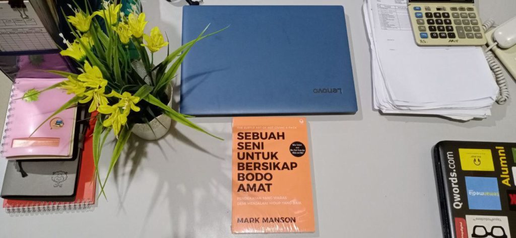 Review Buku “Sebuah Seni Untuk Bersikap Bodo Amat”